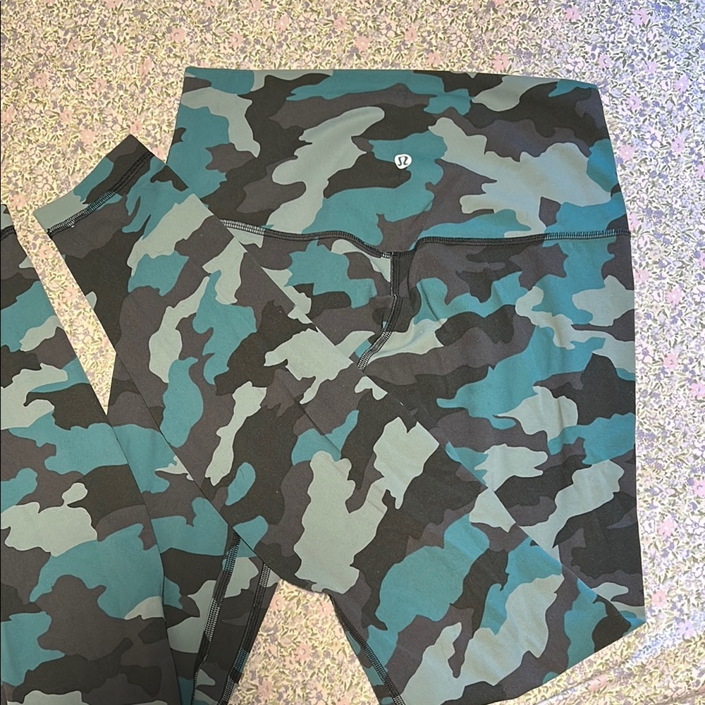 lululemon athletica Align Camouflage Leggings 28in inseam - Teal and Black EUC